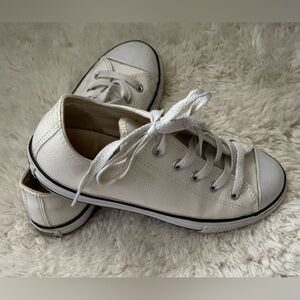 Converse All Star White Faux Leather Low Top Sneakers Size 3 Junior